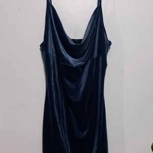 Scooped neckline velvet dress